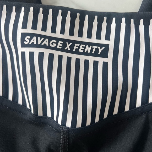 NWT $69 Savage X Fenty XCCENTUATE HIGH-WAIST LEGGING Yoga Pants black Caviar XS - Picture 6 of 10